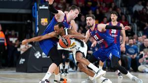 Punter en el duelo de Euroliga entre Partizan y Barça disputado en el Palau