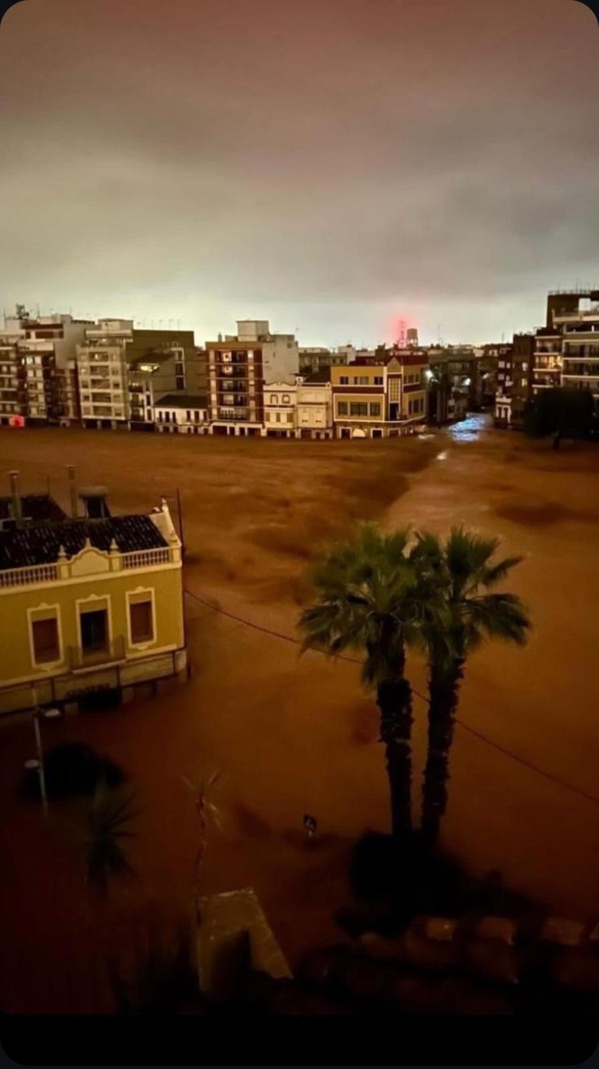 Paiporta bajo las aguas la tarde-noche del 29 de octubre de 2024 tras desbordarse el barranco del Poyo.