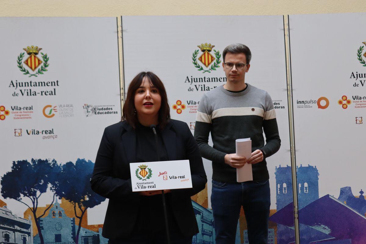 La concejala de Juventut, Anna Vicens; i el presidente de la Joventut Antoniana, Albert Arrufat, han presentado las actividades de la entidad para Navidad y Reyes.