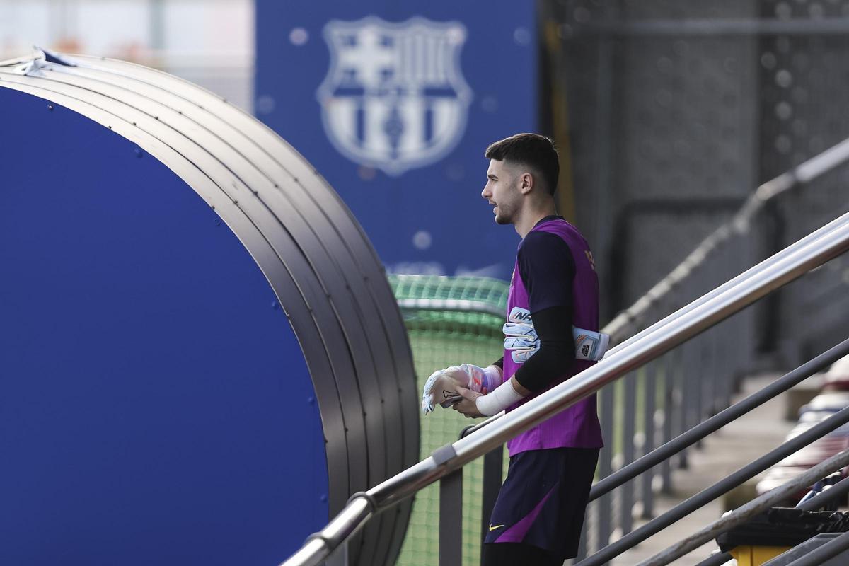 Joan Garcia, portero del Barça, en el entrenamiento de este viernes.