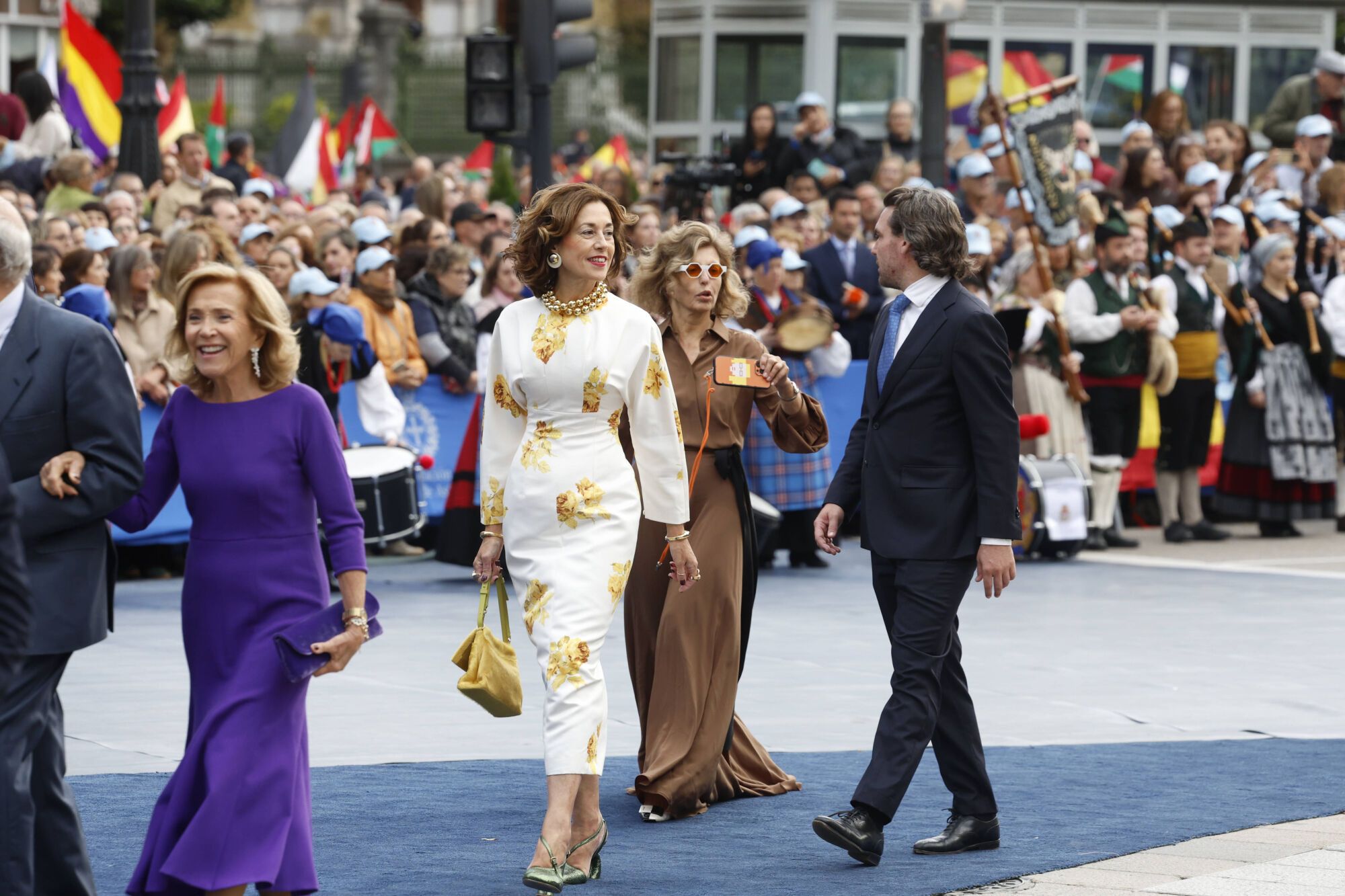  Así fue la llegada de los invitados a los premios "Princesa de Asturias" y su paso por la alfombra azul