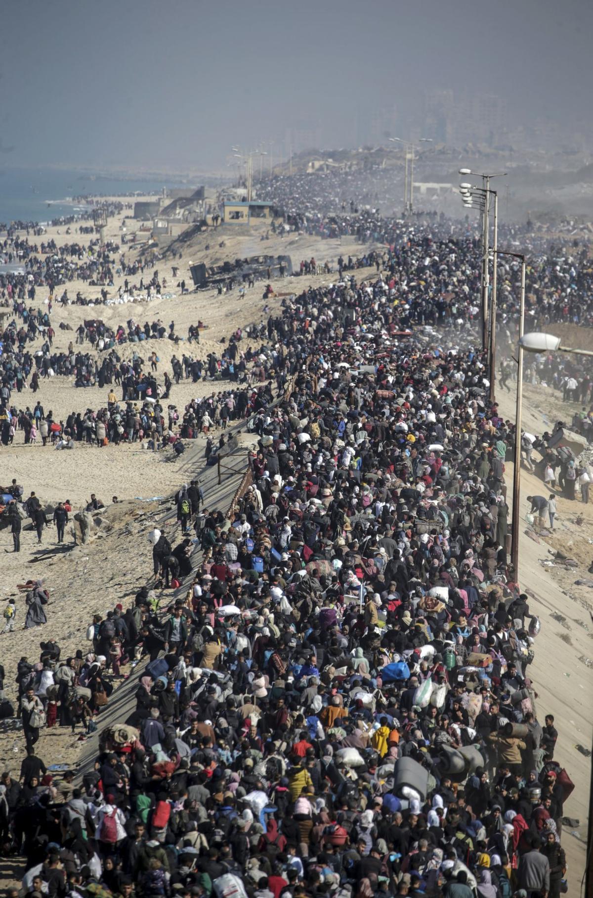 Palestinos desplazados regresan a sus hogares al norte de una Gaza ...