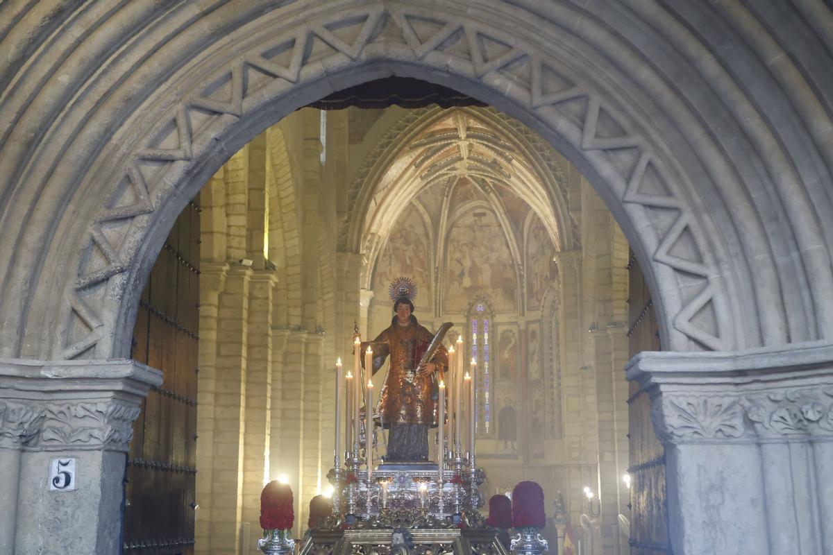 San Lorenzo Mártir recorre las calles de Córdoba en su tradicional procesión de agosto San Lorenzo Mártir recorre las calles de Córdoba en su tradicional procesión de agosto