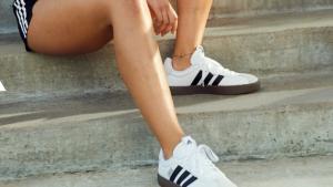 Estas Adidas son muy parecidas a las famosas ‘Samba’ y cuestan menos de 50 euros