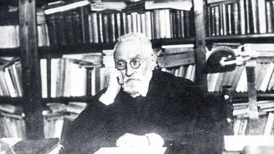 Unamuno, en su despacho.