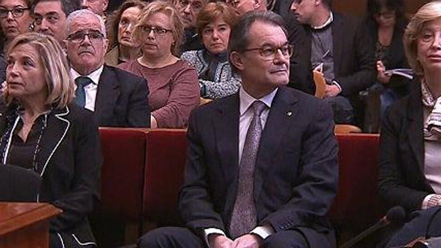 Comienza el juicio contra Artur Mas por el 9-N con una hora de retraso