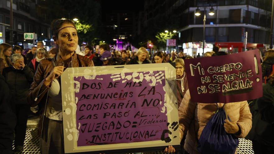 València se tiñe de morado en la lucha contra la violencia machista