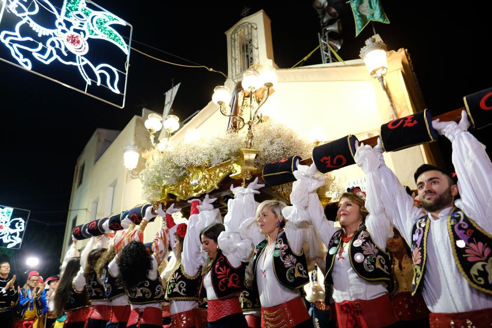 Miles de devotos festeros acompañaron al santo anacoreta en la sobria y tradicional Procesión