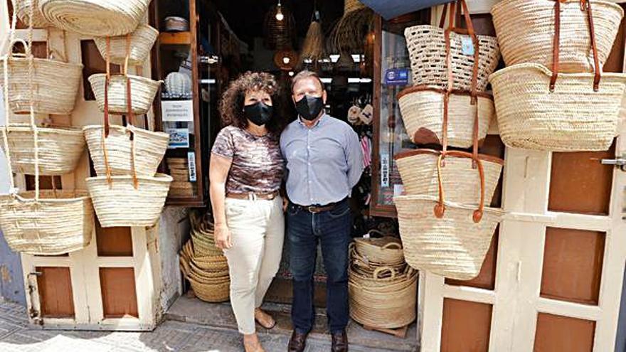 Ana Ferrer y Juan Antonio Landáburu. | 