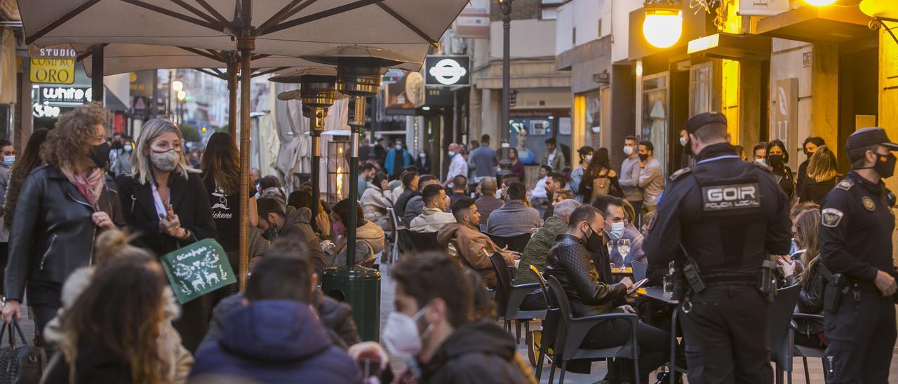 Ambiente en Castaños en diciembre de 2020, cuando los locales de ocio abrían con licencia de hostelería