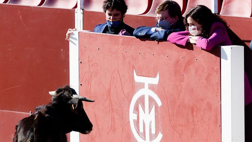 La situación de José Luis Martínez Almeida y de Isabel Díaz Ayuso es justo la opuesta: uno tendrá que pactar con la izquierda y la otra con su derecha.