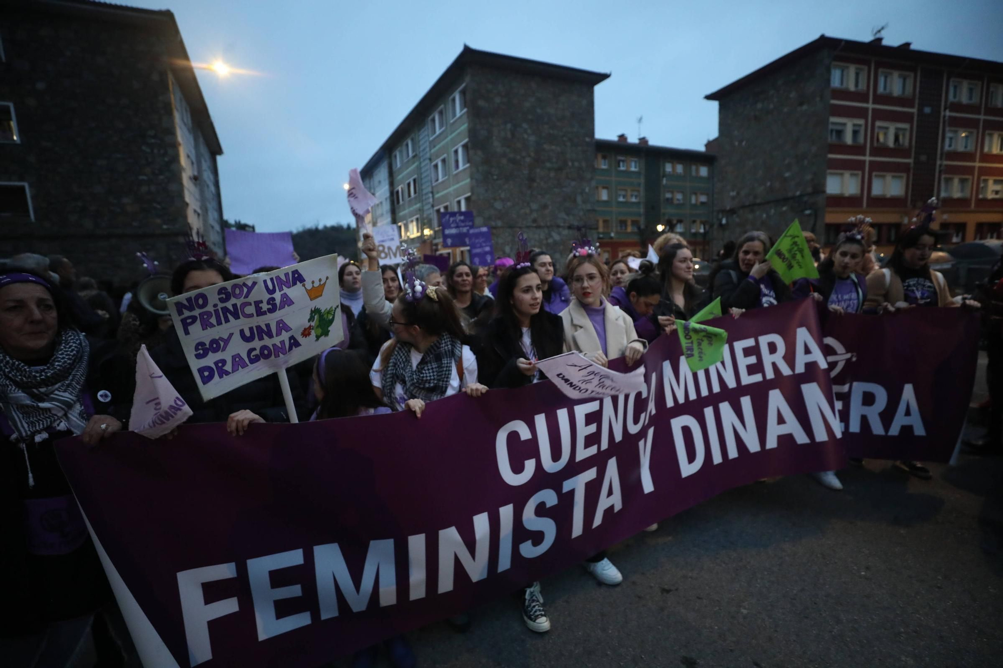 Así fue la manifestación del 8 M en Langreo