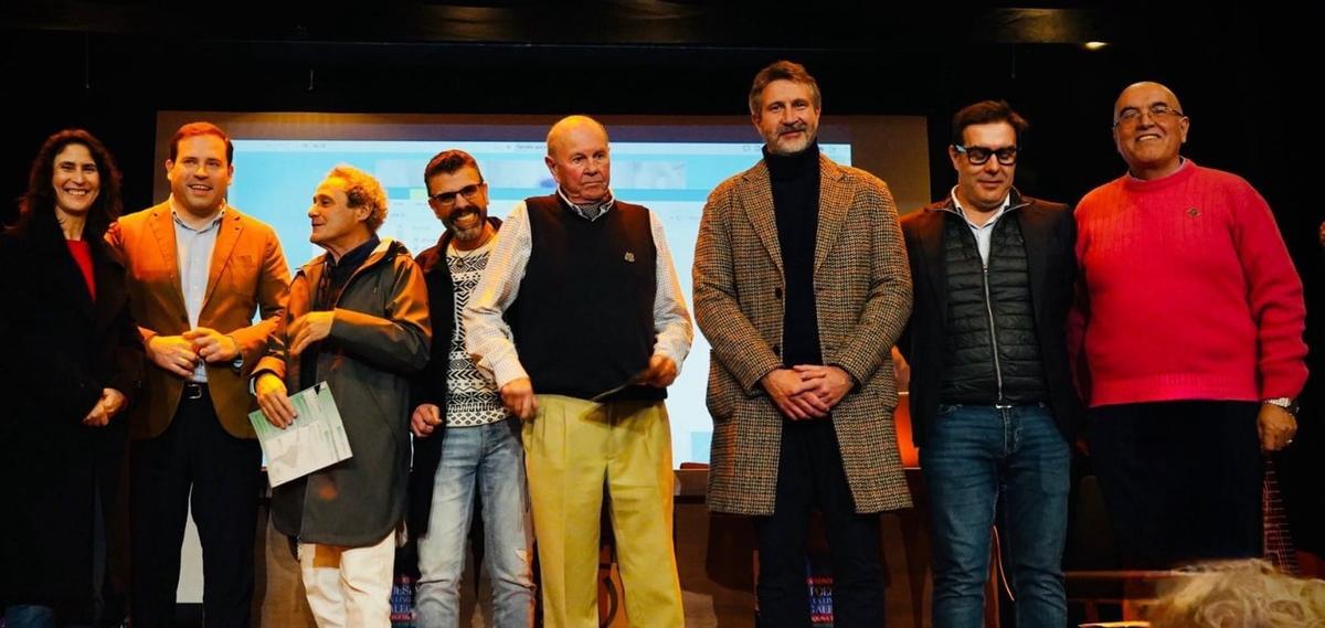 Autoridades, responsables del certamen y premiados