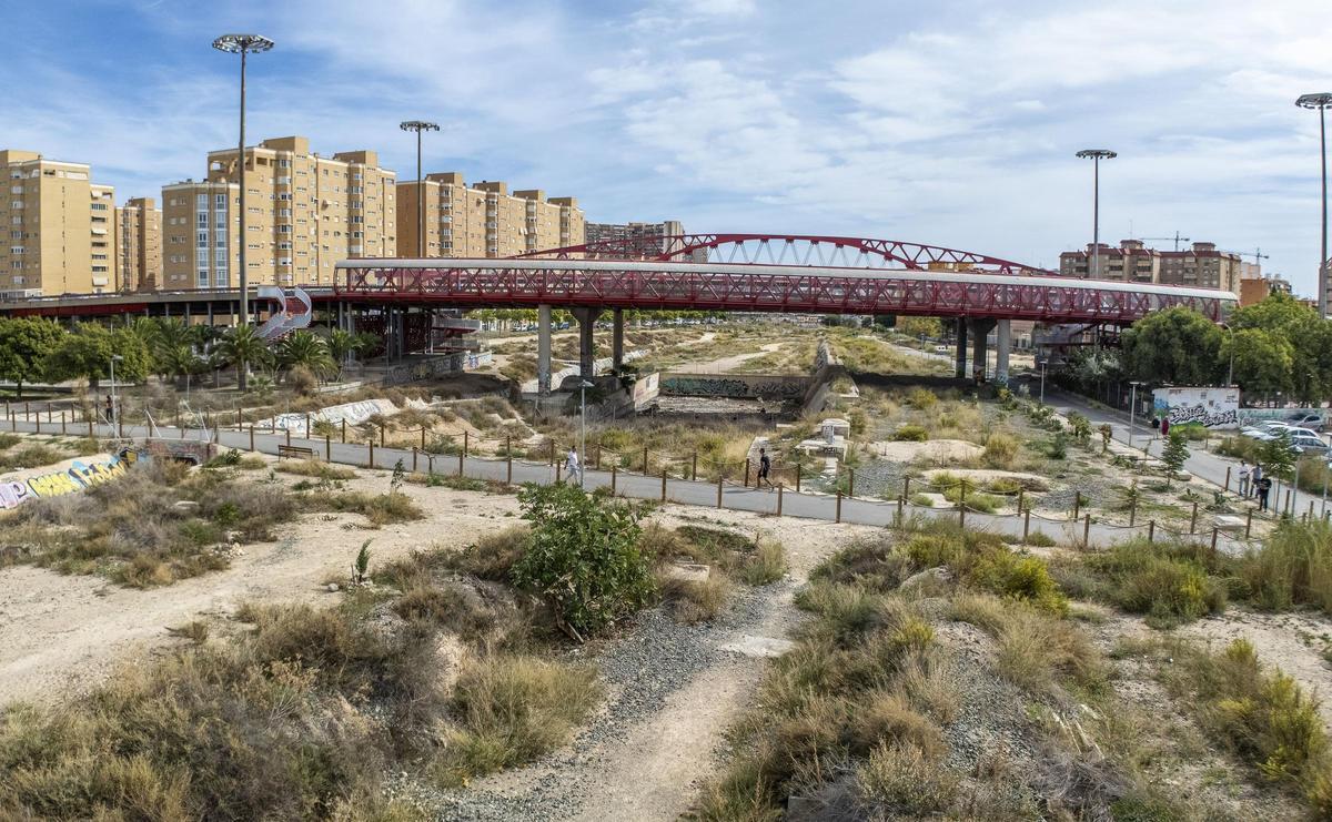 Estado actual del entorno del Puente Rojo sobre terrenos del futuro Parque Central.