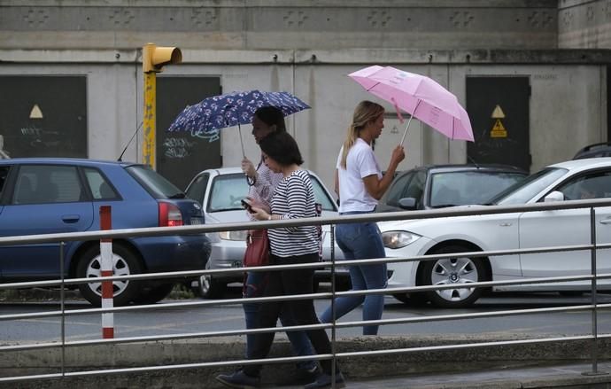 LAS PALMAS DE GRAN CANARIA. Ligeras lluvias en la ciudad  | 25/06/2019 | Fotógrafo: José Pérez Curbelo