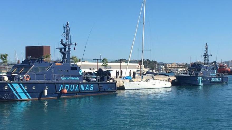 Abordan un velero en Ibiza con unas cinco toneladas de hachís