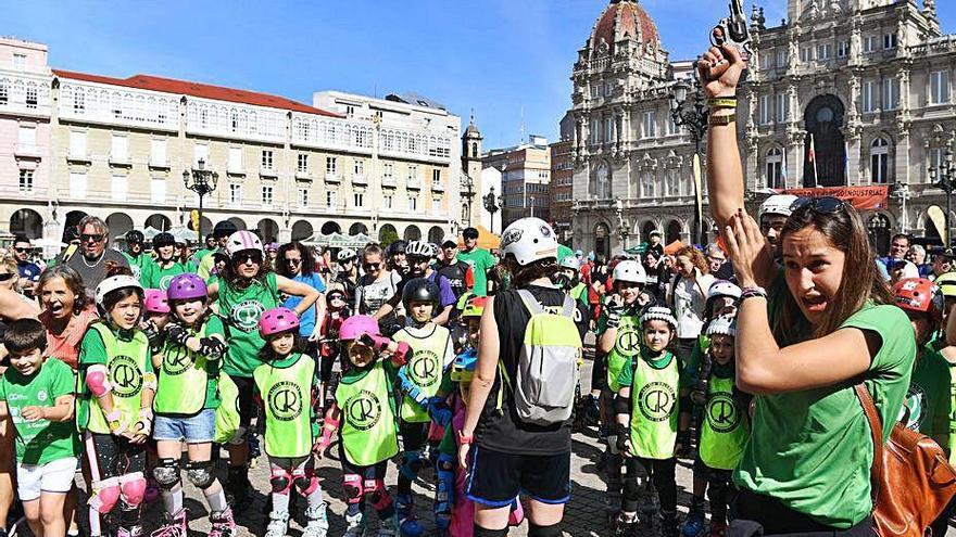 Paula Iglesias da la salida a la Carrera Alternativa 2019.