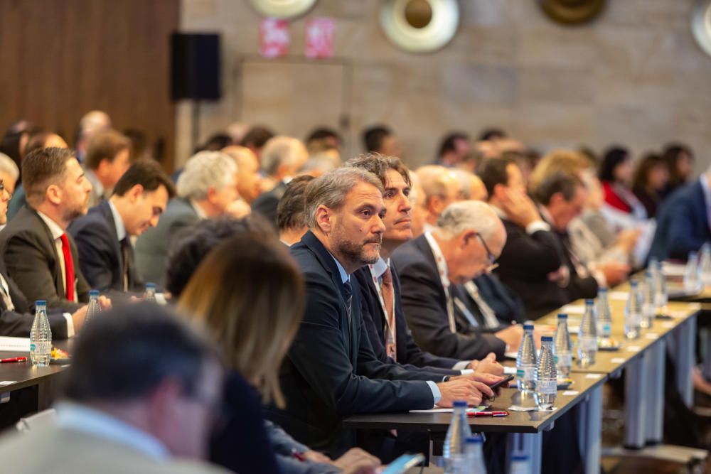 Más de 400 empresarios y directivos se dan cita en Benidorm para debatir sobre la marcha del sector en la sexta jornada sectorial organizada por las principales organizaciones de la Comunidad.