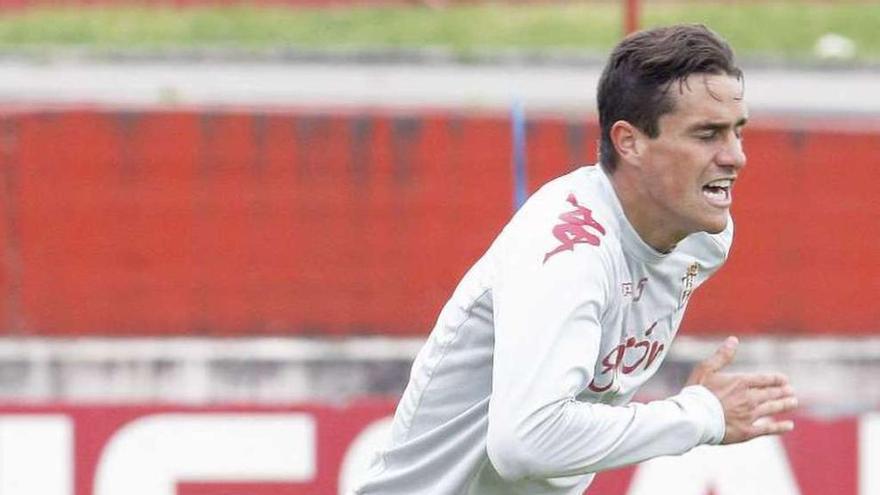 Bernardo, en pleno esfuerzo, durante el entrenamiento de ayer.