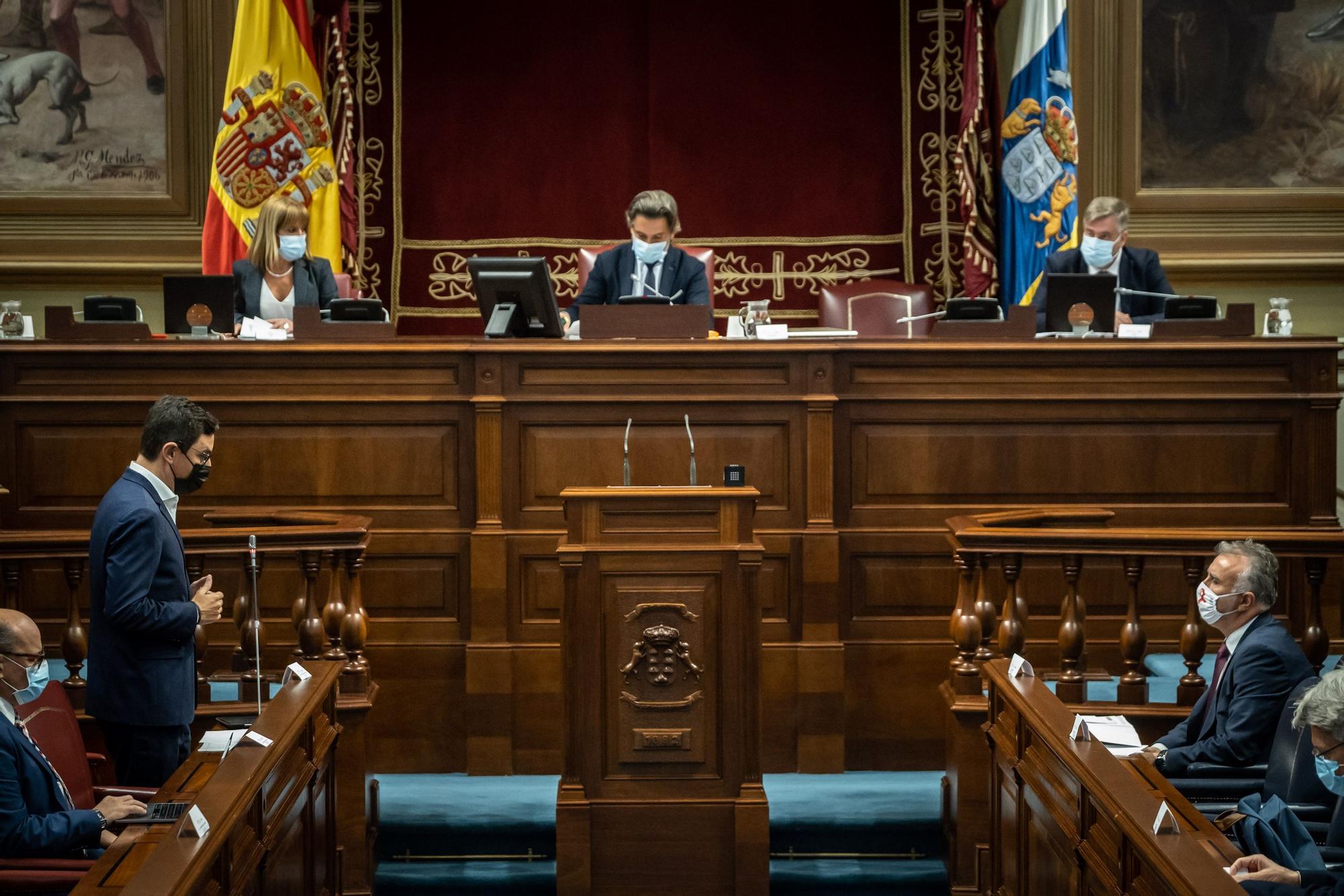 Pleno del Parlamento de Canarias celebrado el 1 de diciembre de 2020