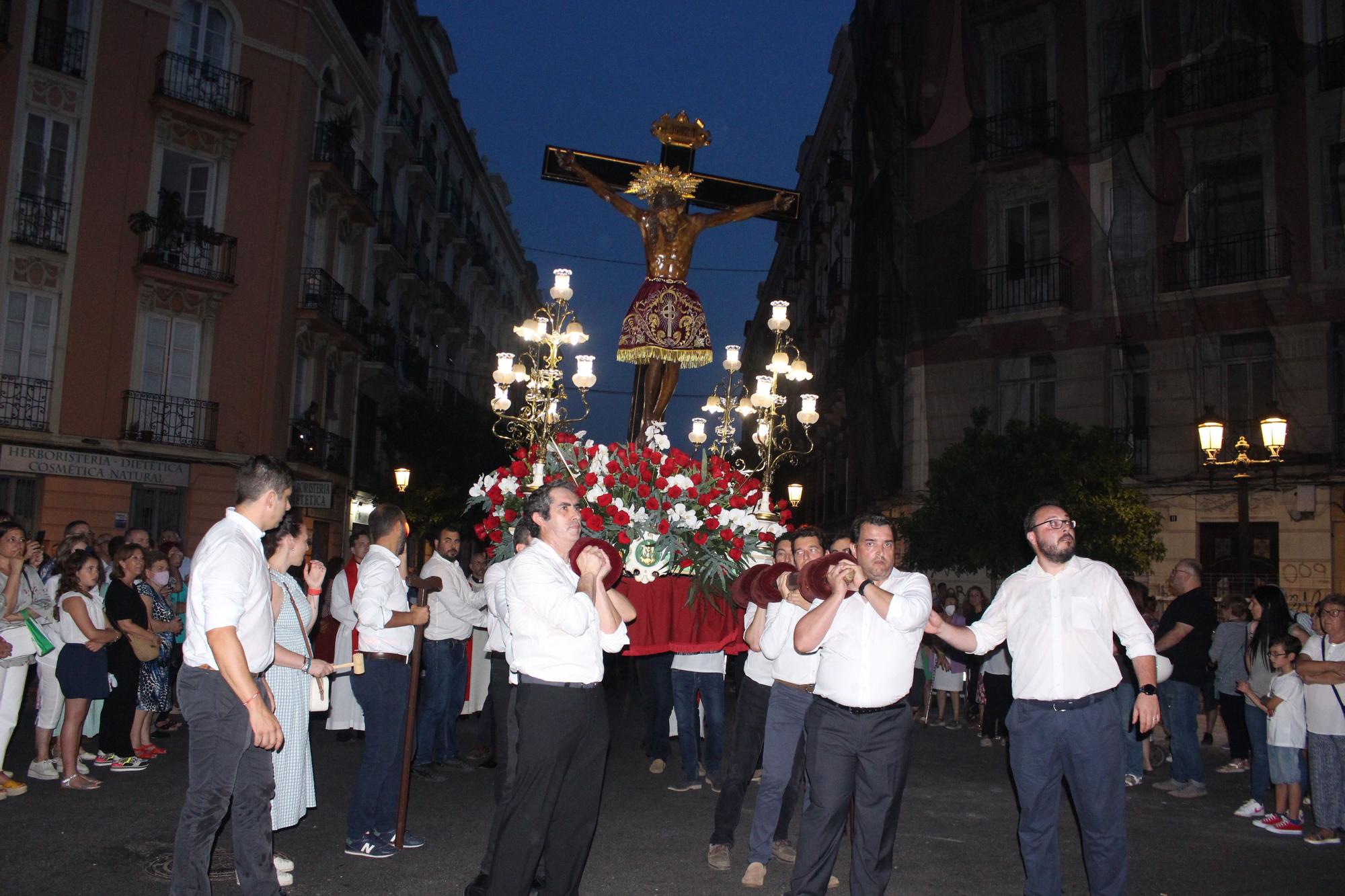 Carmen, Nerea, las cortes y las fallas de Zaidía acompañan al Cristo de la Fe