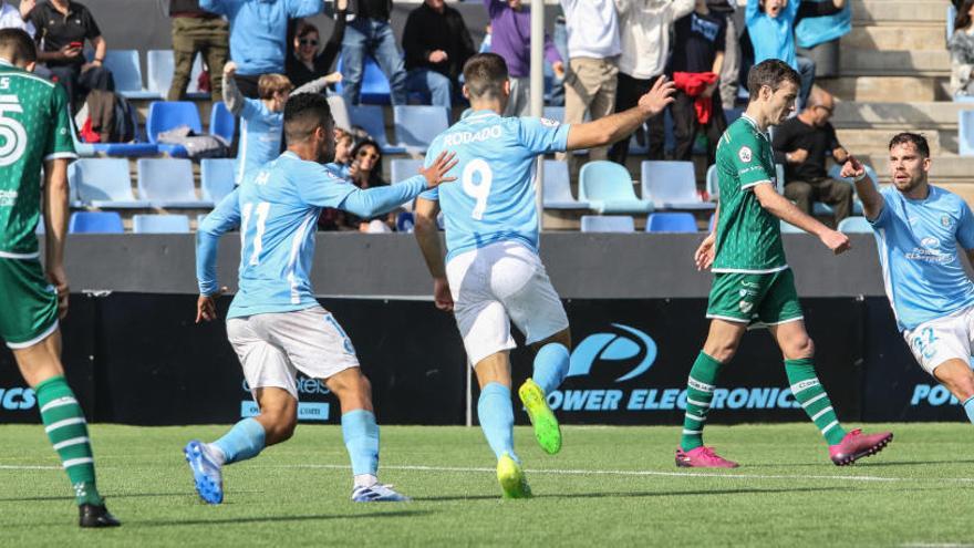 Los jugadores del equipo de Vila han celebrado hoy un nuevo triunfo