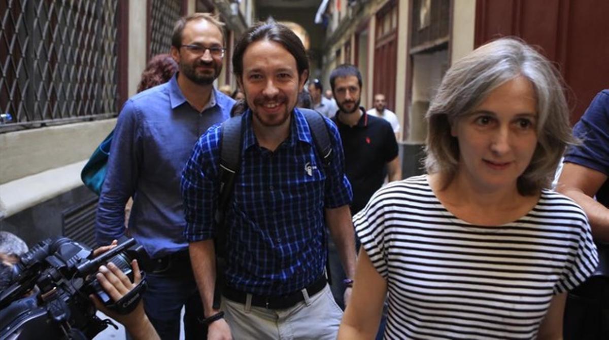 Joan Herrera, Pablo Iglesias i Dolors Camats, aquest divendres, abans de la seva reunió a la seu d’ICV.