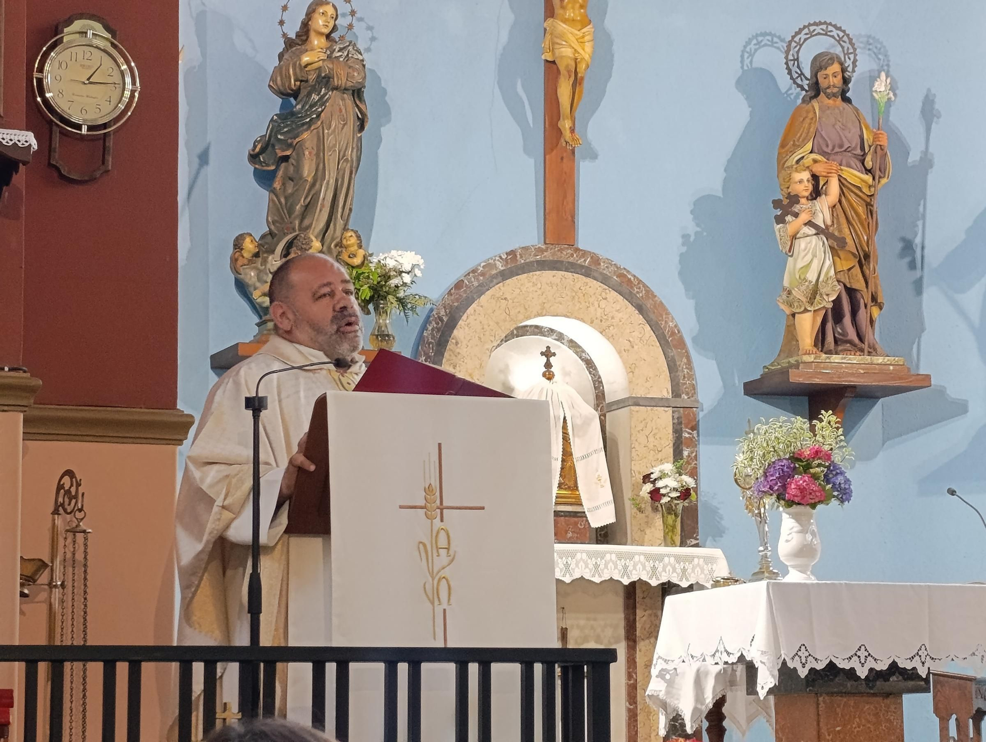 La lluvia impide la procesión del Corpus de Feleches