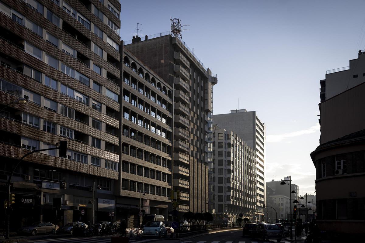 Comienza el desmontaje de una de las antenas de telecomunicaciones más antigua del centro de Zaragoza Comienza el desmontaje de una de las antenas de telecomunicaciones más antigua del centro de Zaragoza