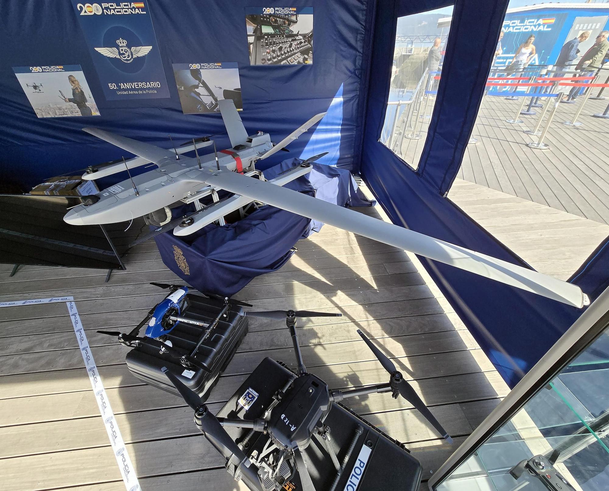 Los perros policía y el robot Sira, protagonistas en la "Exposición de Medios" de la Policía Nacional