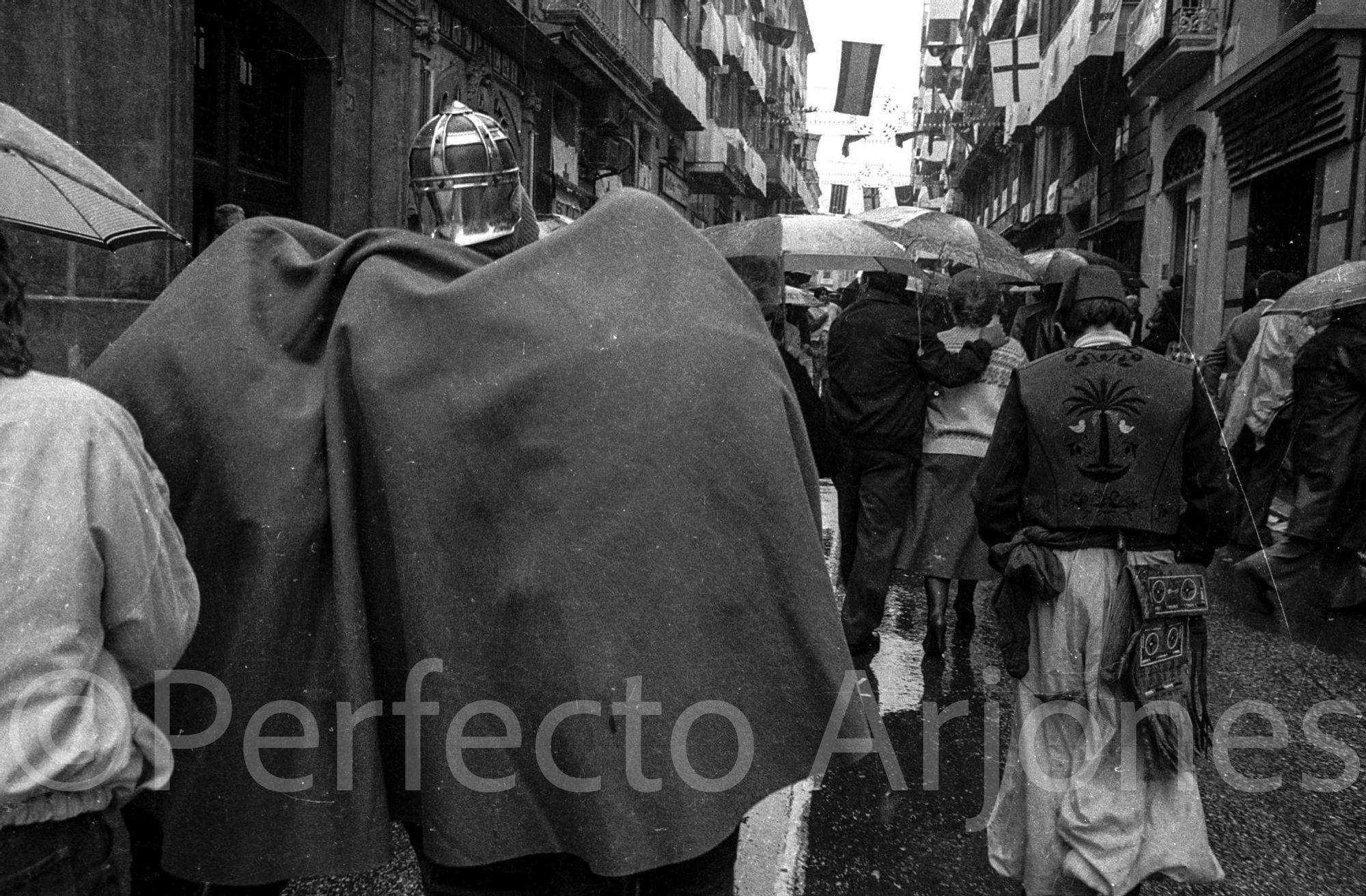 El otro punto de vista de Perfecto Arjones en las fiestas de los Moros y Cristianos de Alcoy en los años 60 y 70.