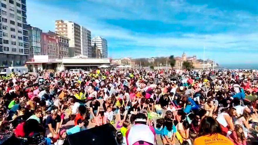 Récord" de participantes en maniobras RCP en Gijón - La Nueva España