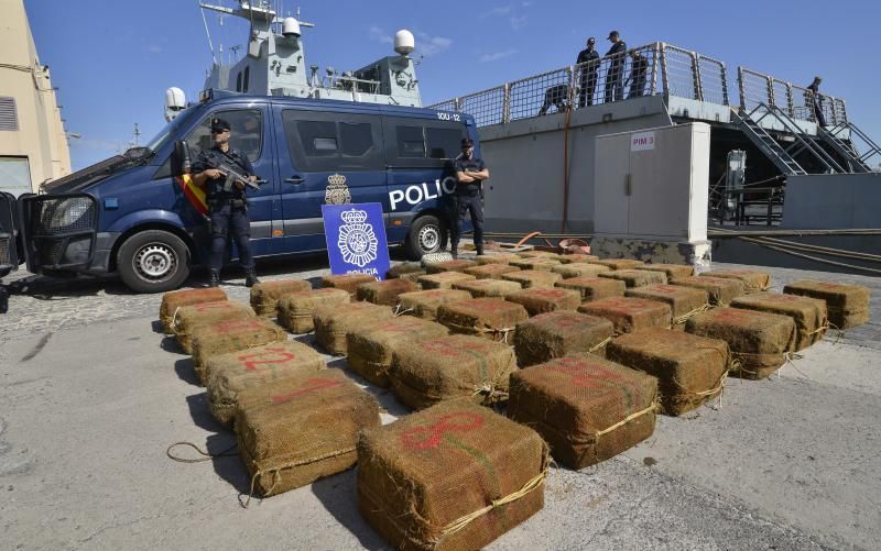 23/10/2018 LAS PALMAS DE GRAN CANARIA. Llegada a la Base Naval del barco remolcador Breath cargado con 1400kg de cocaína que ha sido apresado en aguas próximas a Canarias.  FOTO: J. PÉREZ CURBELO  | 23/10/2018 | Fotógrafo: José Pérez Curbelo