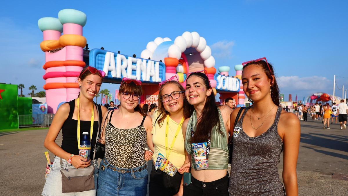 Un año más, cientos de jóvenes han desfilado por la playa del Arenal de Burriana para vivir una experiencia festivalera total.