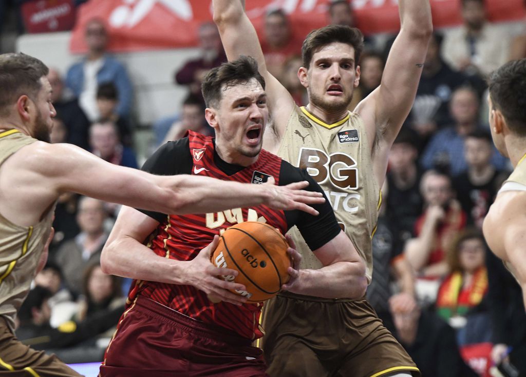 Todas las imágenes del partido del UCAM Murcia contra el Bàsquet Girona
