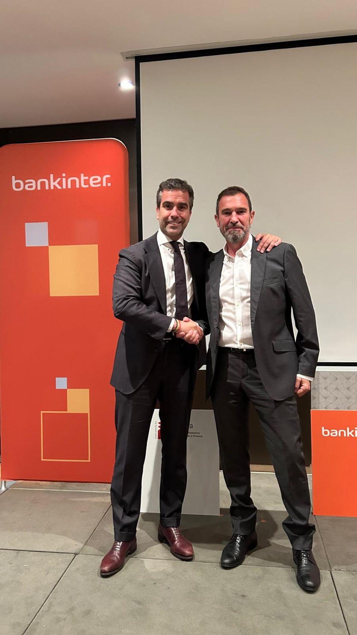 Oriol Cañameras, Director Territorial de Bankinter, y Pedro Soliveres, Presidente de Provia.