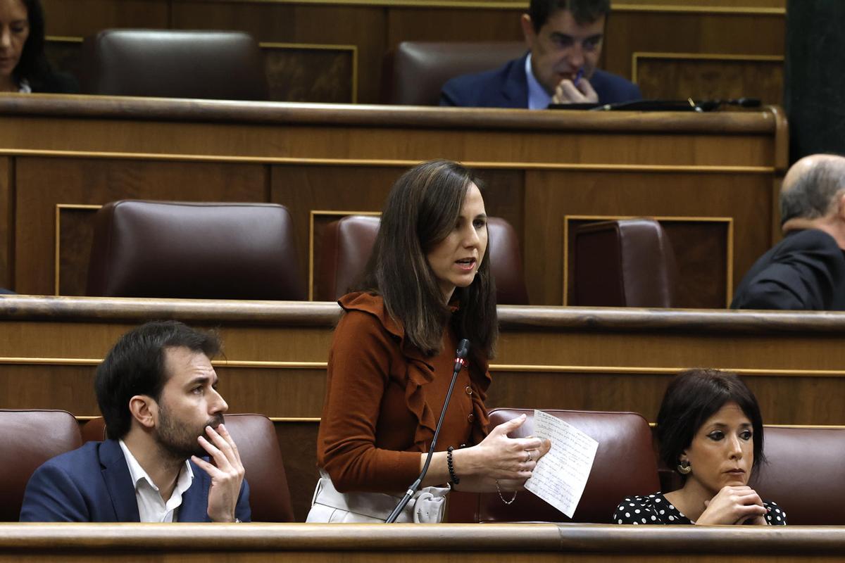 Los diputados de Podemos Ione Belarra, Javier Sánchez Serna y Martina Velarde.