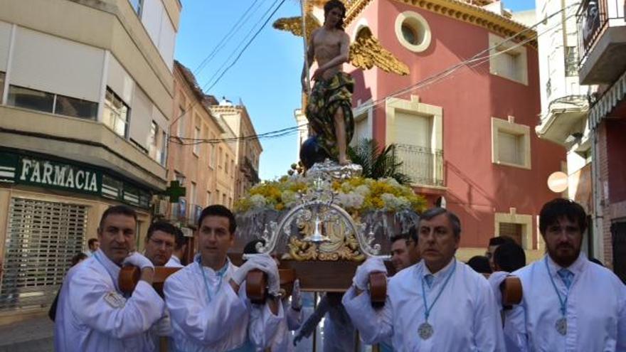 Procesión del Resucitado y Tambores en Mula