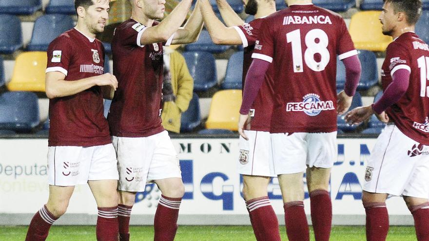 Bonilla, Barco, Jacobo Trigo, Álex Fernández y Mouriño celebran el cuarto tanto del pasado domingo. // Rafa Vázquez