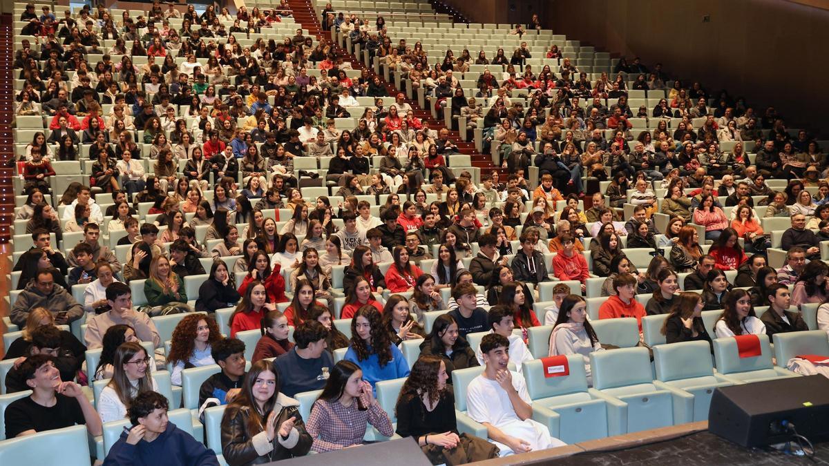 Acto de entrega de los diplomas a los jóvenes participantes en el programa Vigo en Inglés de 2024