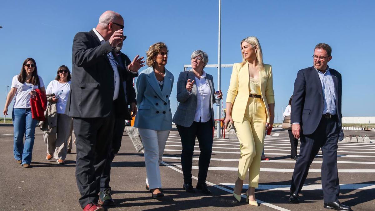 Participantes en la visita a la terminal ferroviaria de la Plataforma Logística de Badajoz.