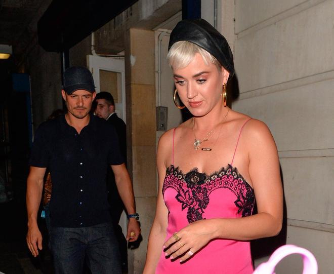 Katy Perry y Orlando Bloom a la salida de un restaurante en Londres