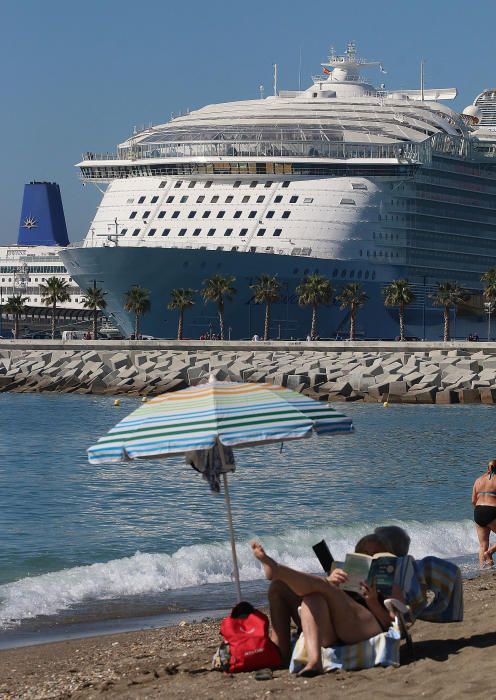 El crucero más grande del mundo, al igual que el Oasis y el Allure of the Seas, visita la capital de la Costa del Sol en una escala de diez horas.