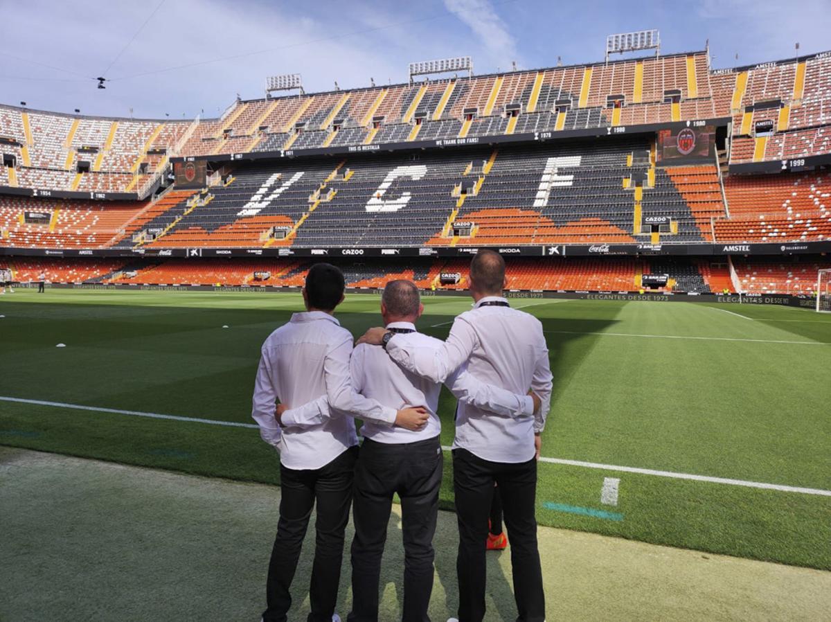 El Grup de Dolçaines de la Vall de Segó emocinó en Mestalla al inicio del Valencia CF- Real Madrid