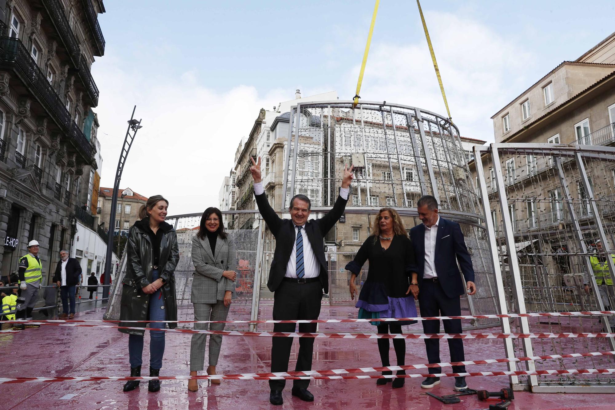 Comienza el montaje del Árbol de Navidad más grande de la historia en Porta do Sol