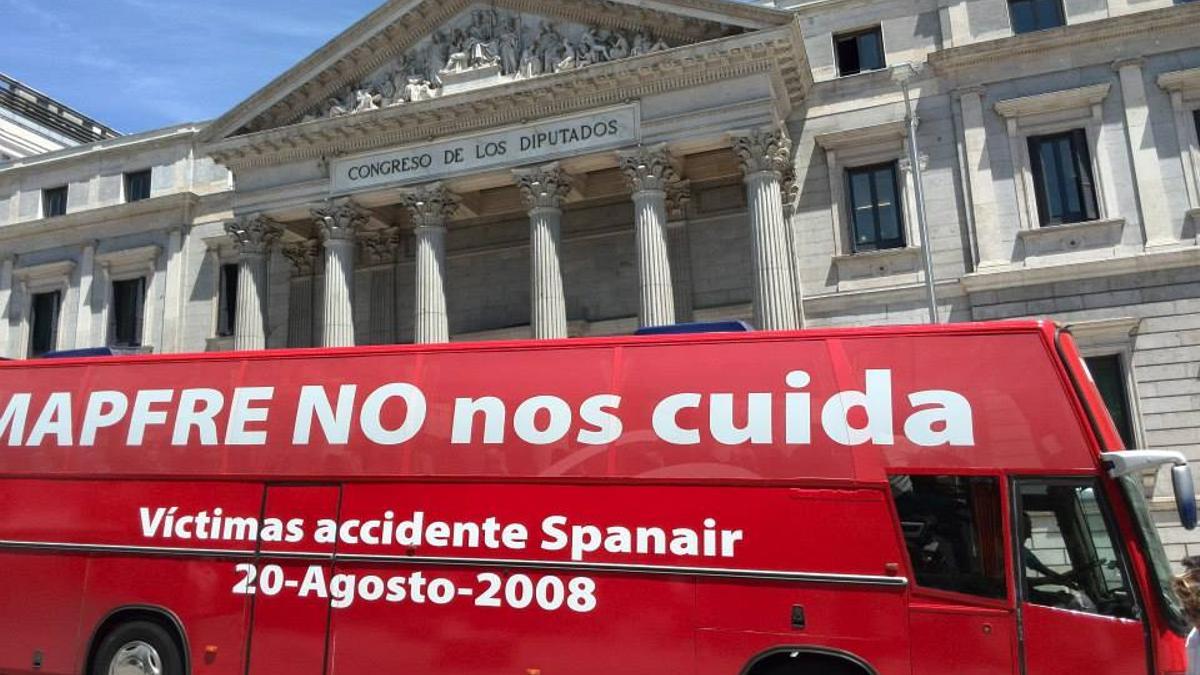 Familiares de víctimas del accidente de Spain denuncian el &quot;ensañamiento&quot; de Mapfre
