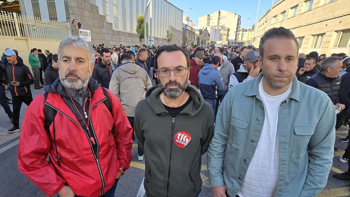 De izquierda a derecha: Fito Otero (CC OO), Xulio Fernández (CIG) y Cristian González (UGT) en una de las jornadas de paro.