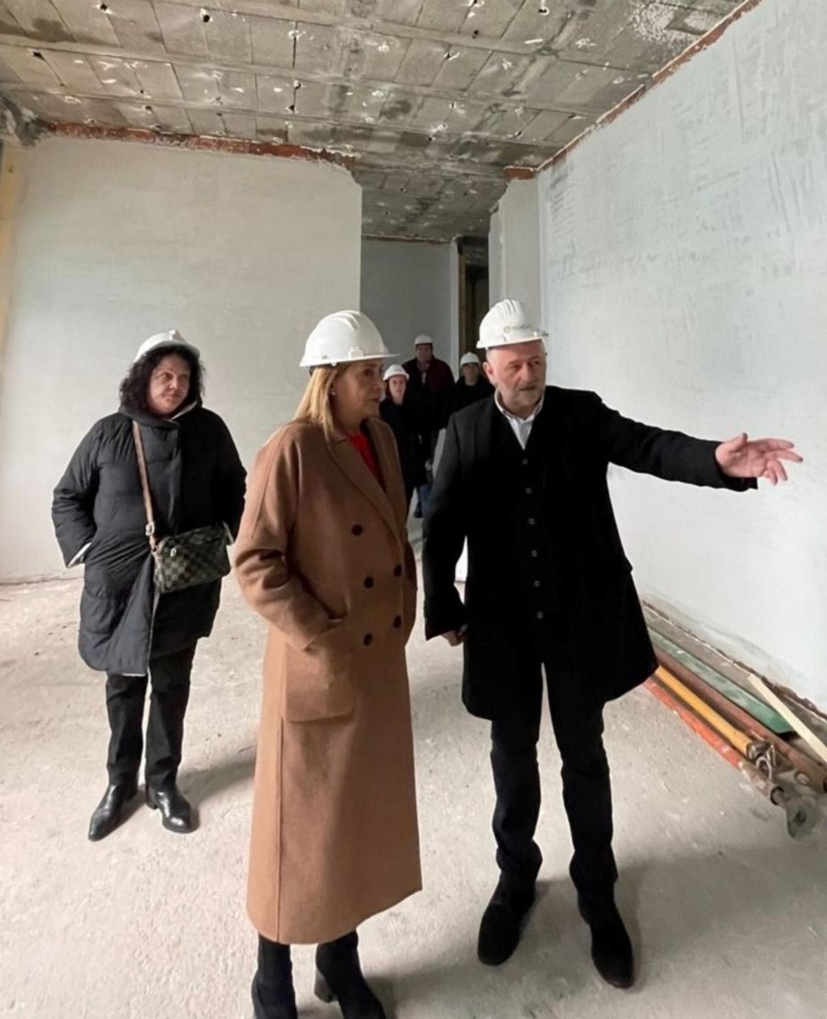 Carmela Silva y Manuel Cuiña visitando las obras /d. p. de pontevedra