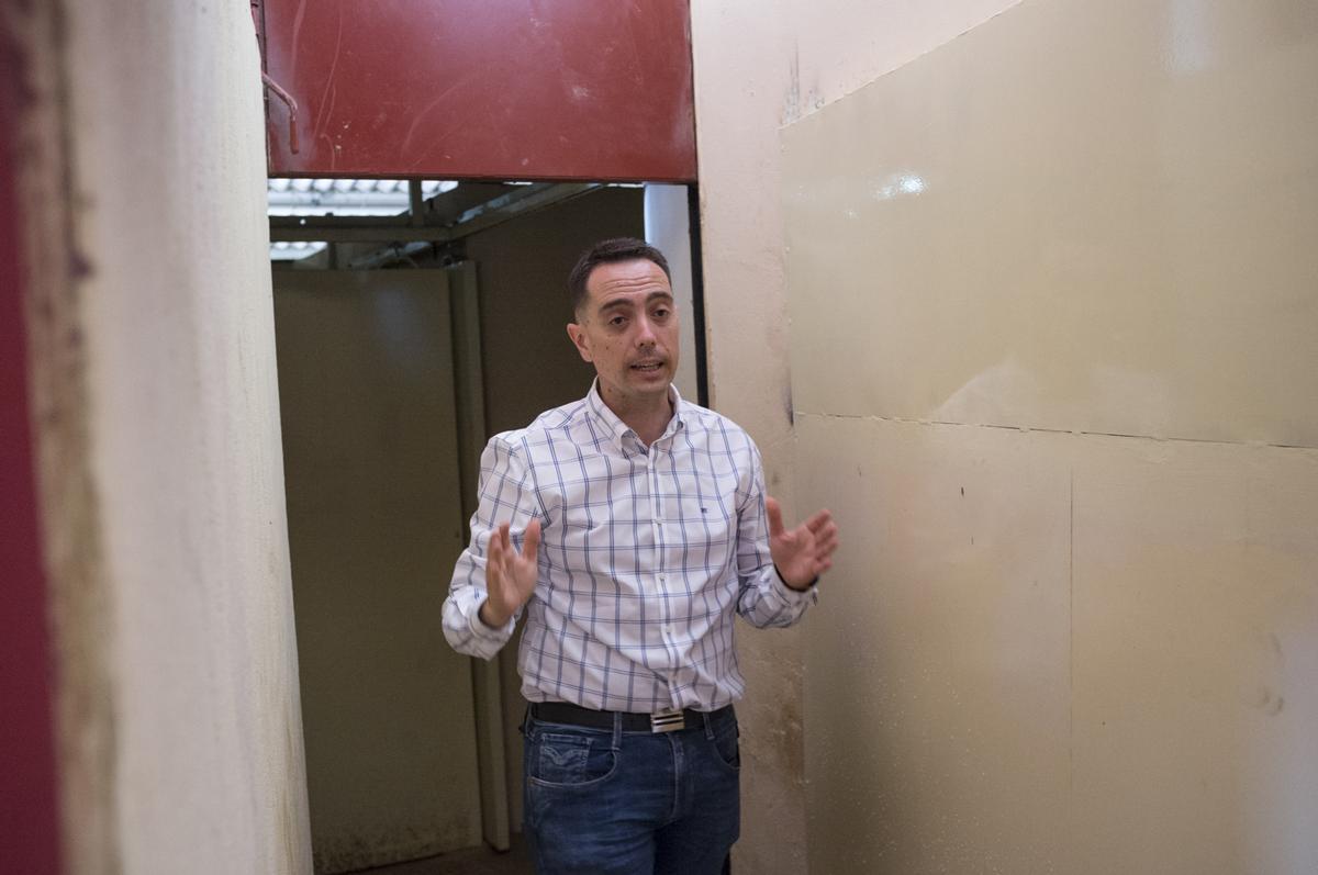 Huerga, en la manga que comunica el corral con el mueco, que se ha estrechado. Razonador, el Toro Enmaromado de 2017 se dio la vuelta cuando se dirigía al mueco.