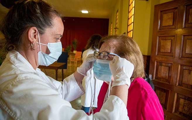 El reencuentro familiares visitan residencias